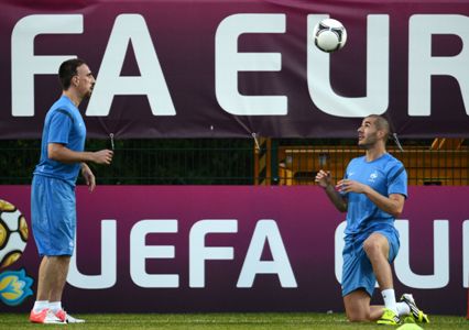Justicia francesa requiere a dos celebres futbolistas
